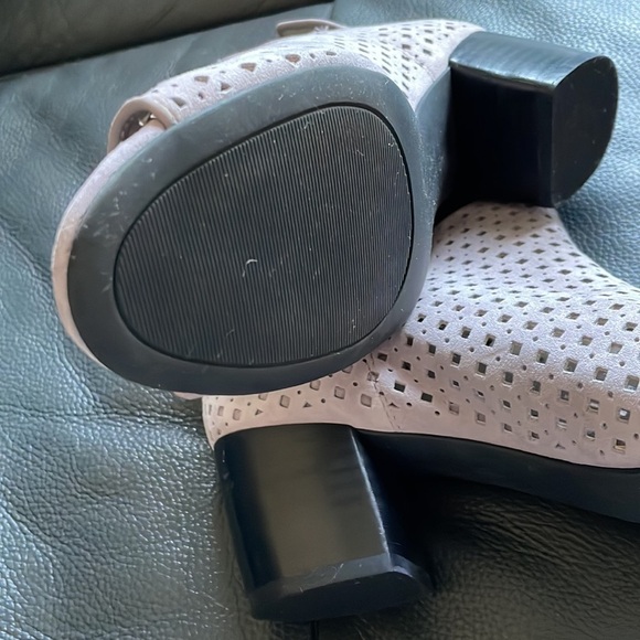 LOGO PeepToe Ankle Bootie Size7 Light Lavender Stacked Heel Casual Chic Bohemian - Picture 7 of 10